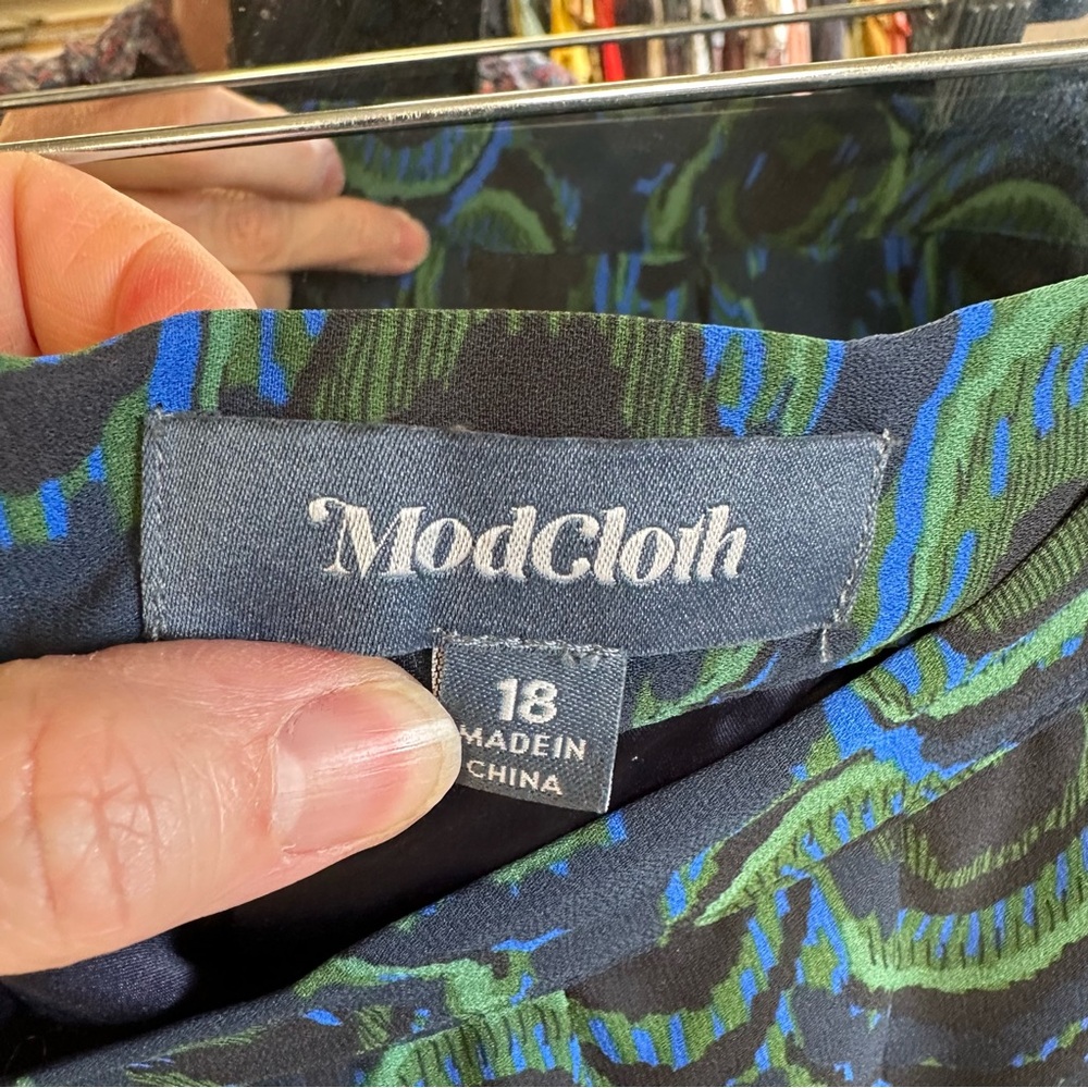 ModCloth peacock print pleated skirt - Picture 3 of 9